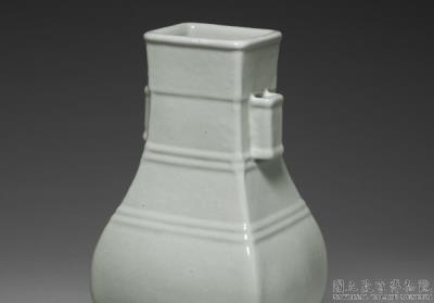 图片[3]-Vase with tubular handles and linear pattern in green glaze, Qing dynasty, Yongzheng reign (1723-1735)-China Archive